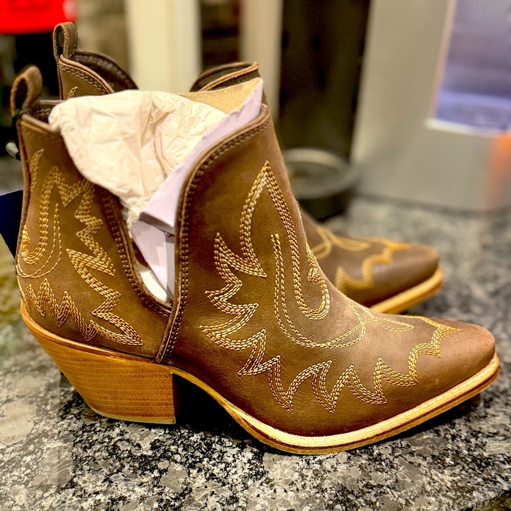 NWT Myra Boots Sz 7